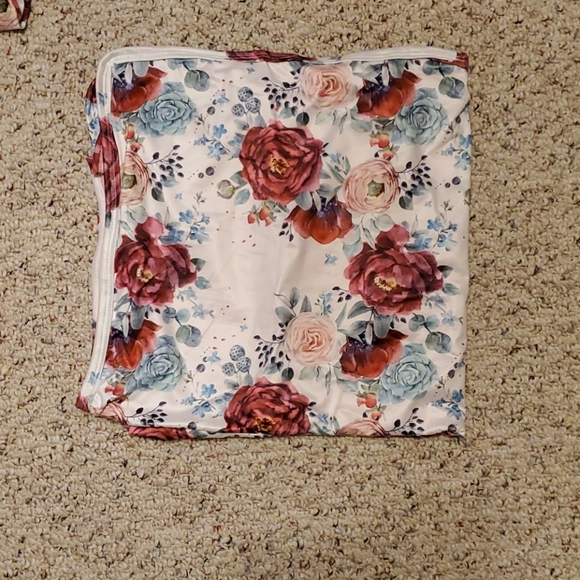 Robe with matching swaddle - Picture 2 of 3